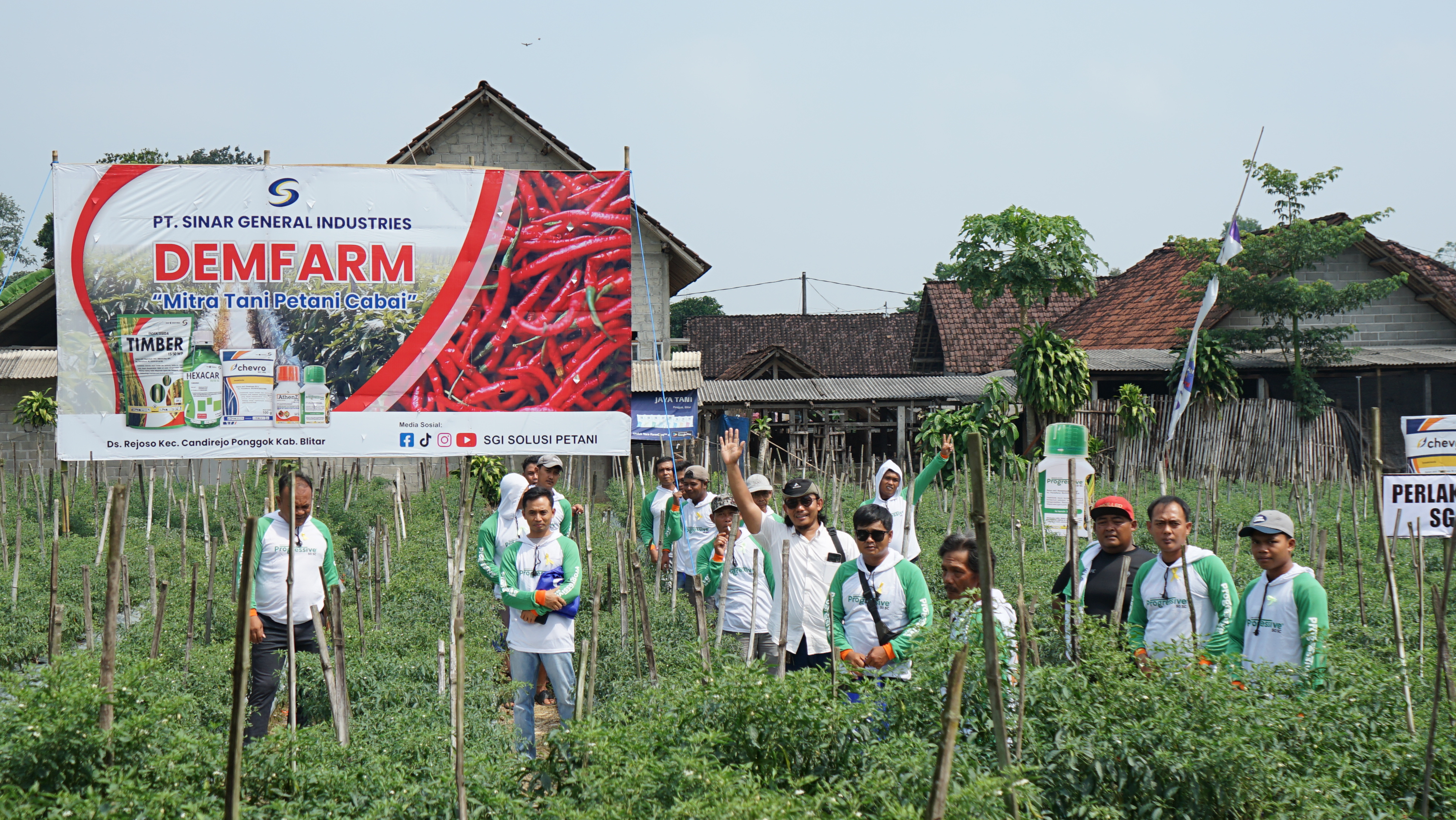 Petani cabai Blitar mengikuti temu lapang bersama PT Sinar General Industries di Kabupaten Blitar, Jawa Timur. Tingkatkan produksi lewat lahan
