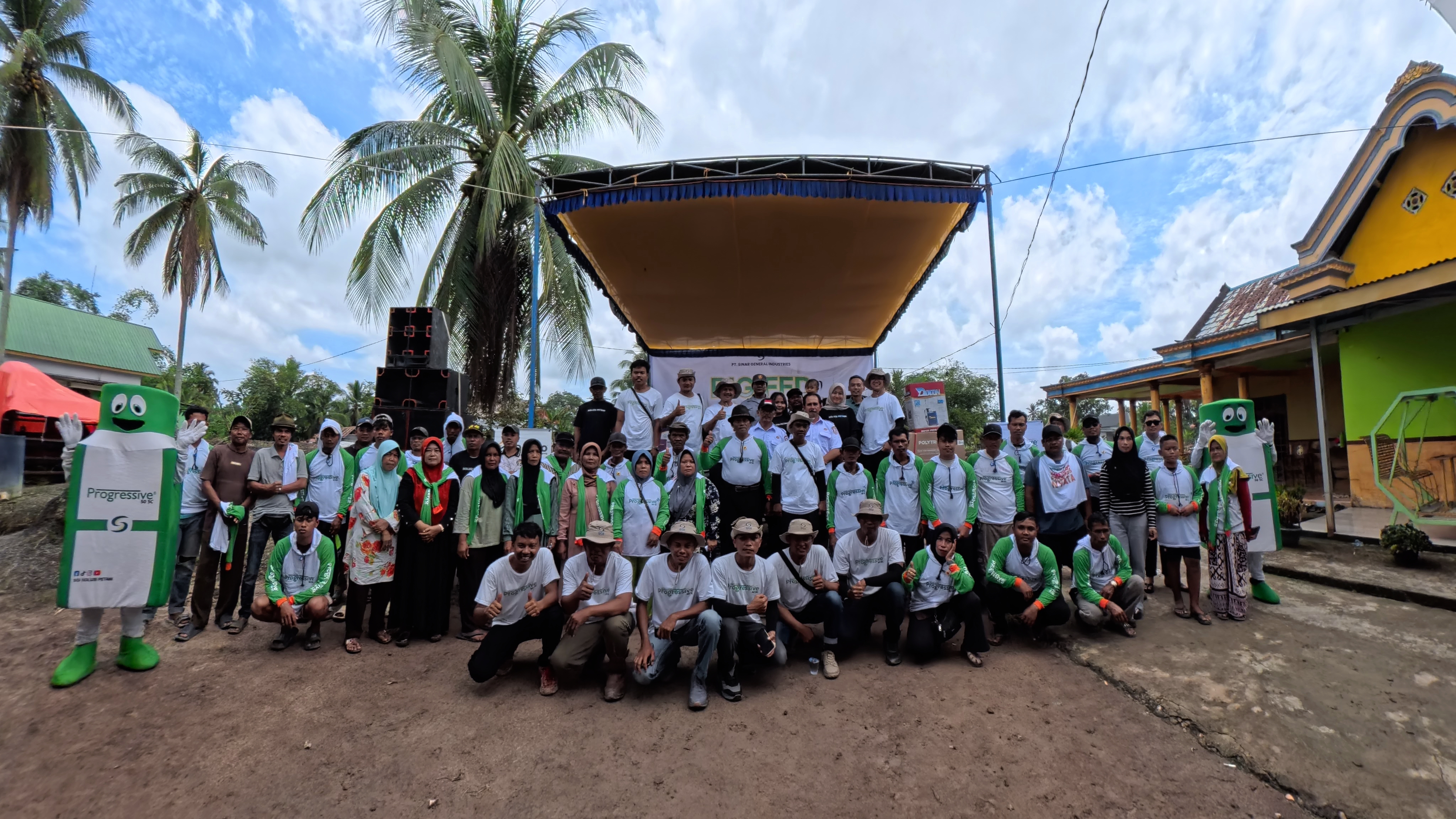 foto bersama petani banyuasin setelah kegiatan Big FFD